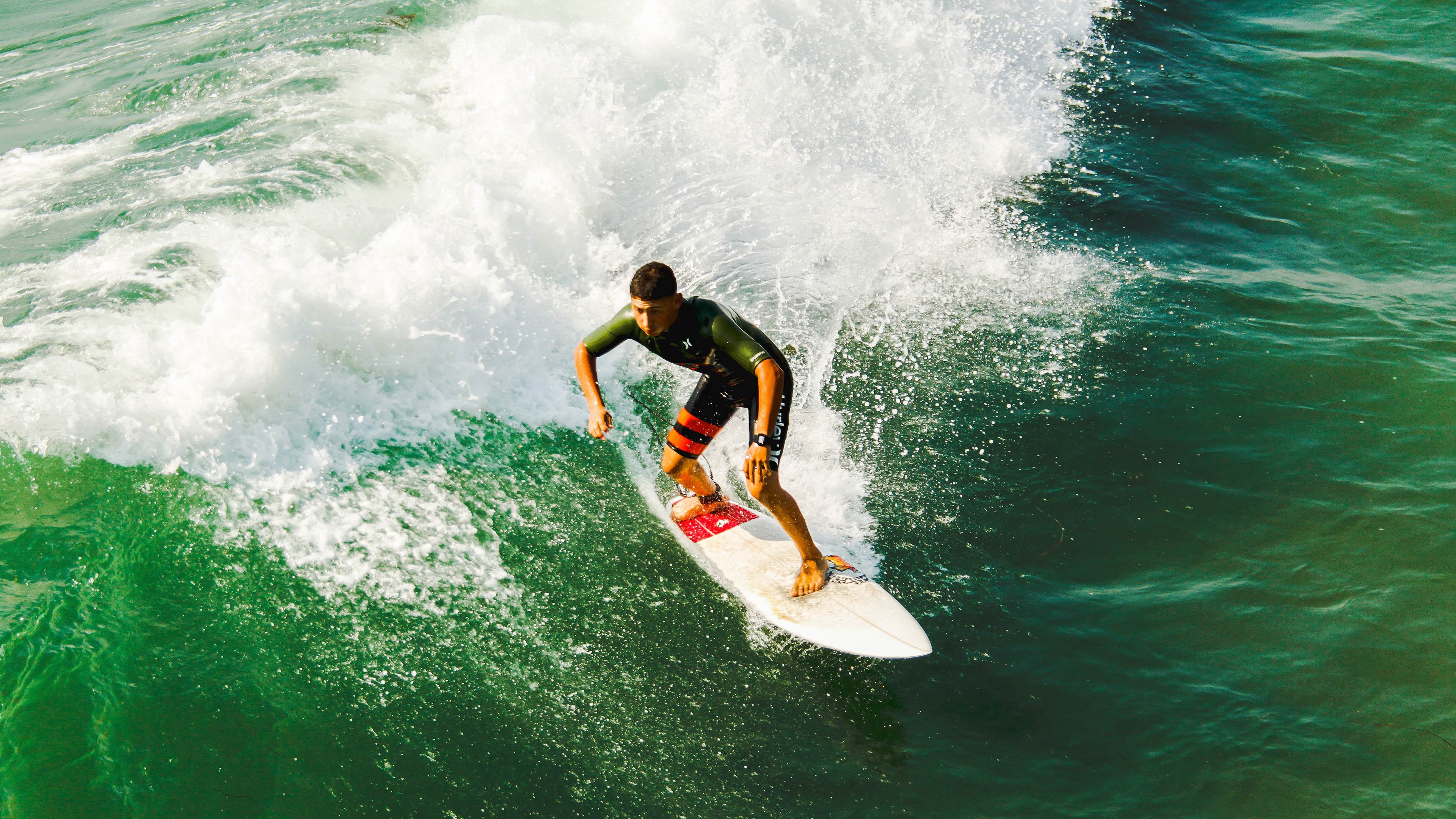 强者之争！顶尖球队将在比赛中角逐胜者，强者足球